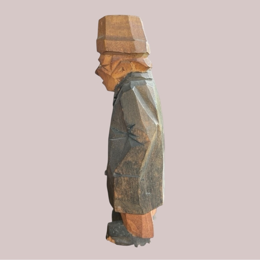 VINTAGE 5" CARL JOHAN
TRYGG WOOD CARVING • OLD MAN WEARING COAT • SWEDEN - Picture 4 of 15